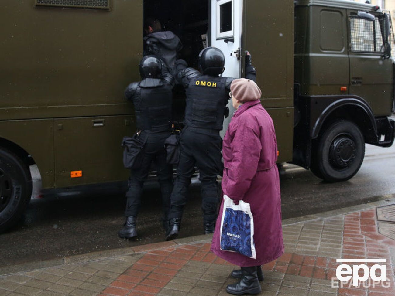 Министерство иностранных дел Украины выясняет, есть ли среди задержанных другие украинцы