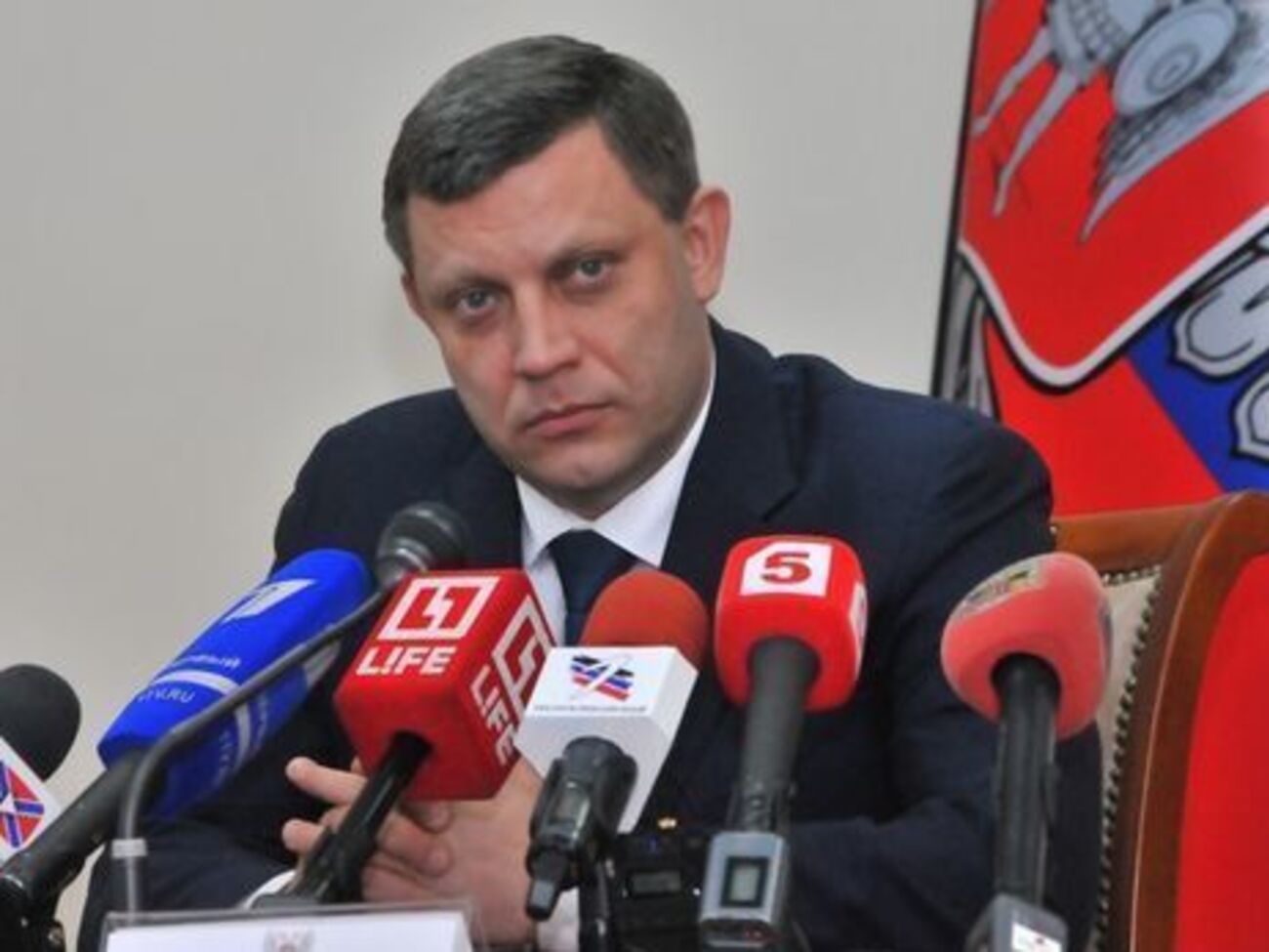 Захарченко подчеркнул, что по-прежнему считает сбежавшего из Украины Януковича президентом страны