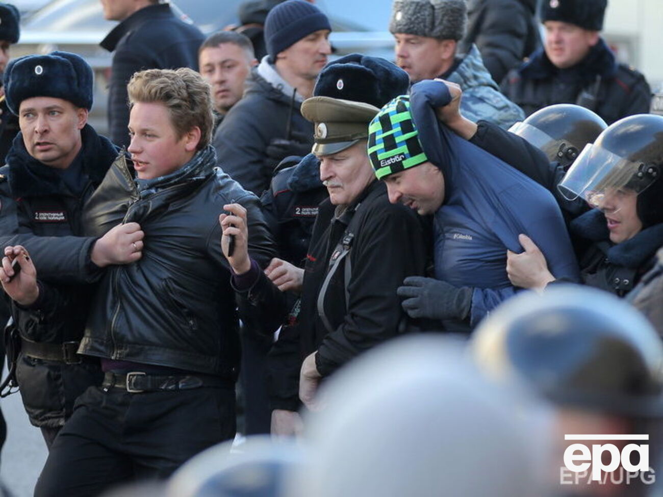 СК РФ говорит, что участникам митинга в Москве предлагали денежное вознаграждение