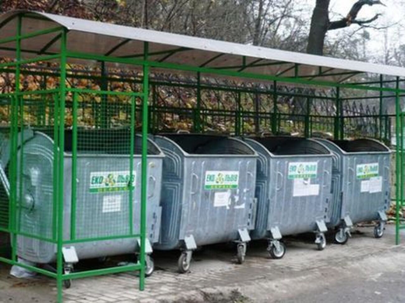 У Львові вдалося частково очистити майданчики від сміття