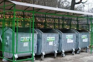 У Львові вдалося частково очистити майданчики від сміття