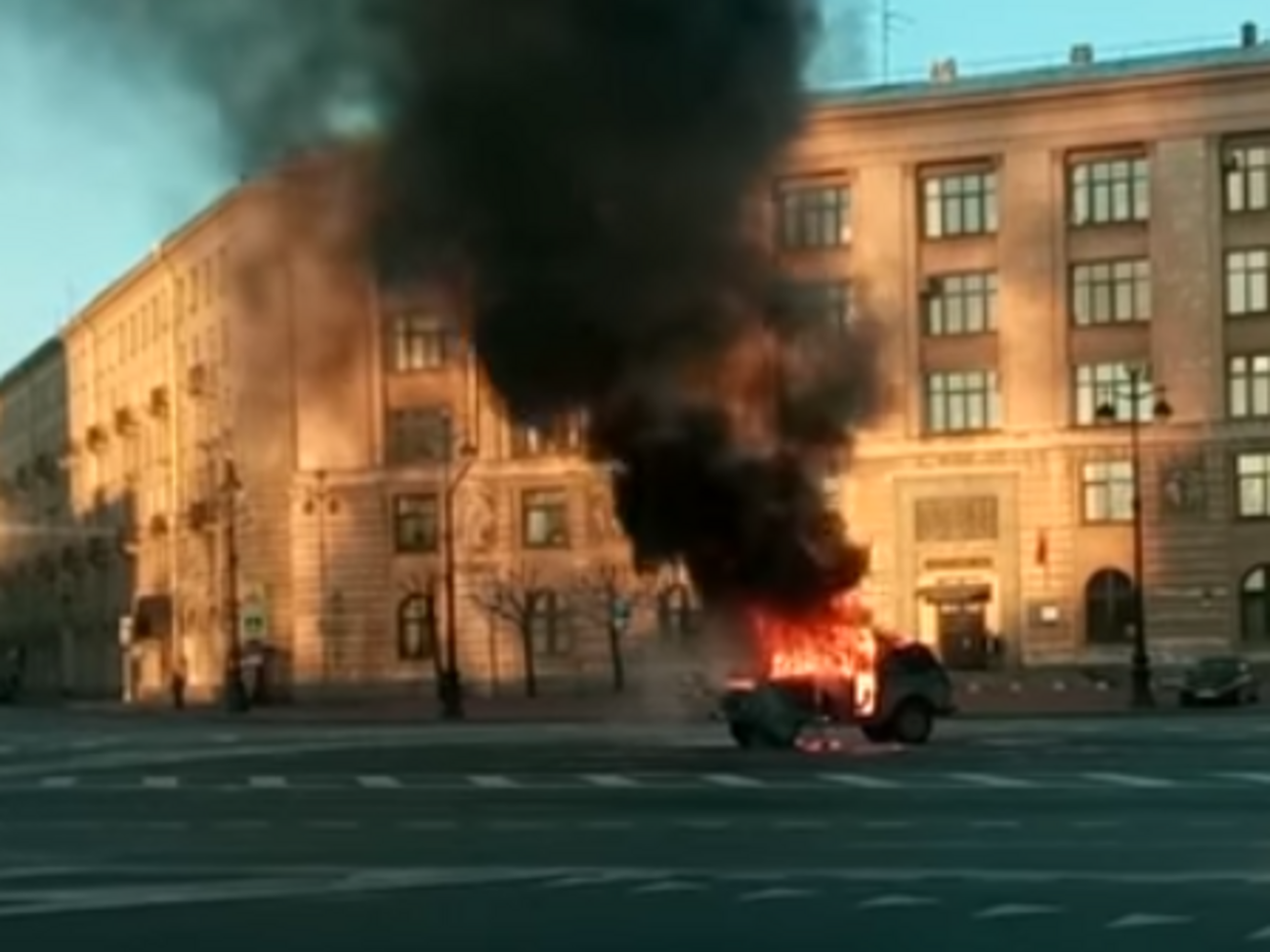 Участники акции отказываются назвать владельца сгоревшего автомобиля и возраст машины