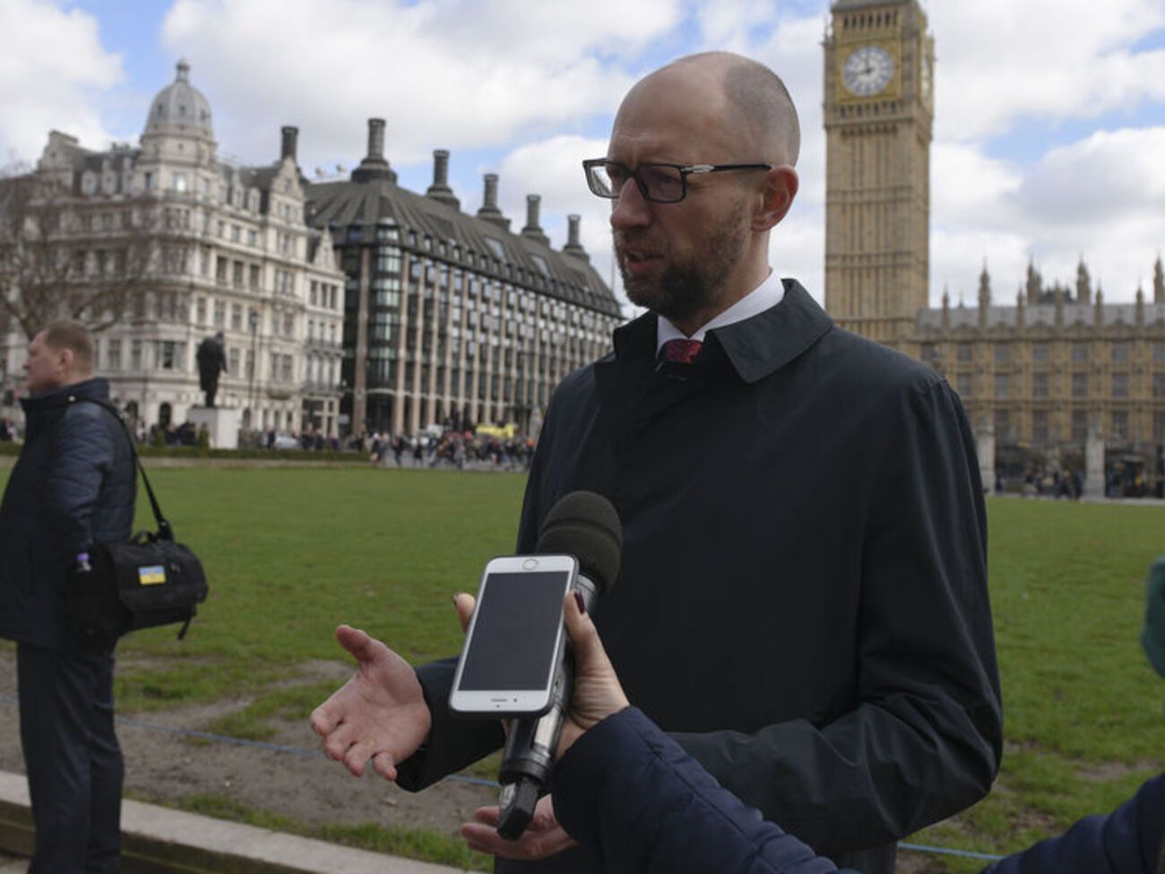 Яценюк: Присутствует намерение вывести тему "зверств Яценюка в Чечне" на новый уровень