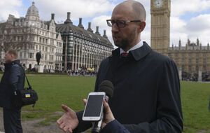 Яценюк: Присутствует намерение вывести тему "зверств Яценюка в Чечне" на новый уровень