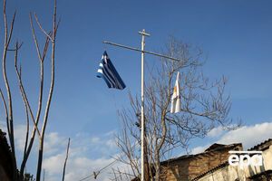 Кипр разделен на преимущественно греческую и преимущественно турецкую по составу населения части