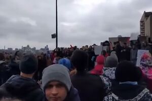 Молодежь в Екатеринбурге троллила Медведева