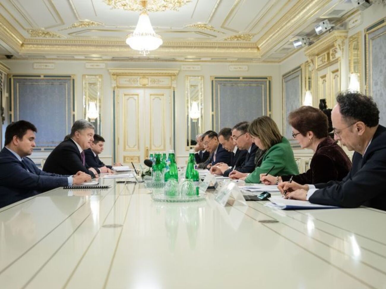 Порошенко проинформировал международных партнеров о реализации реформ в стране