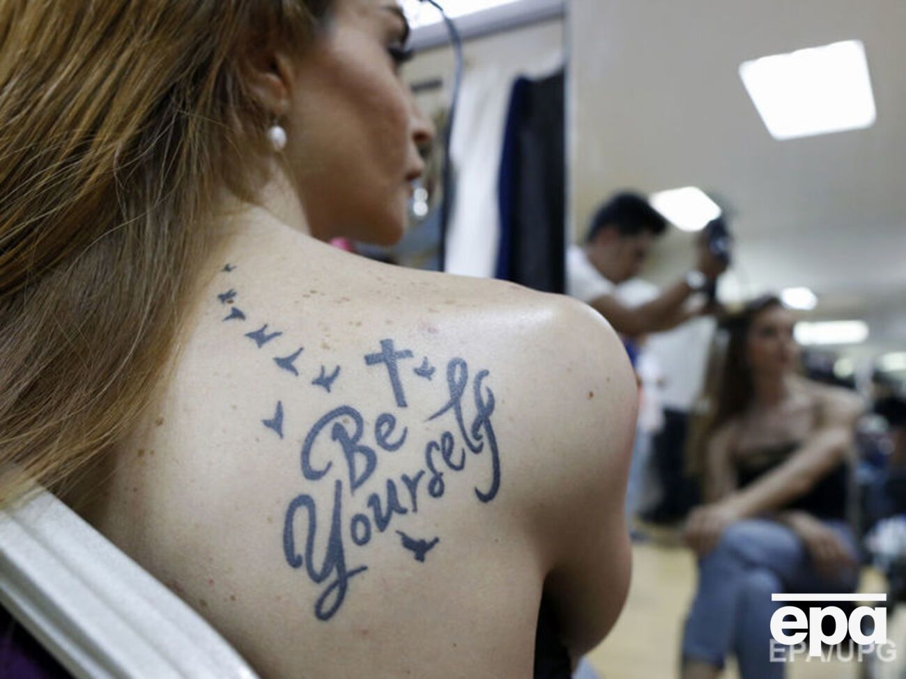 В ролике показали тату разного дизайна