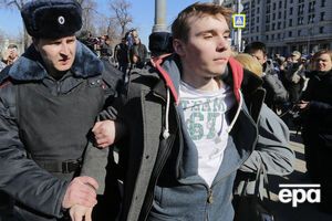 Правозахисниця розповіла, що затриманих позбавляють сну та їжі