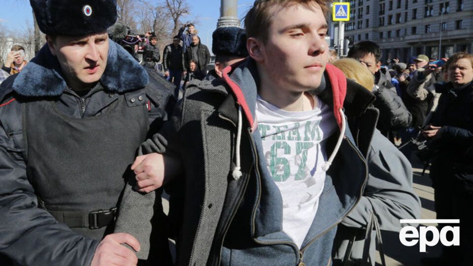 Правозахисниця розповіла, що затриманих позбавляють сну та їжі