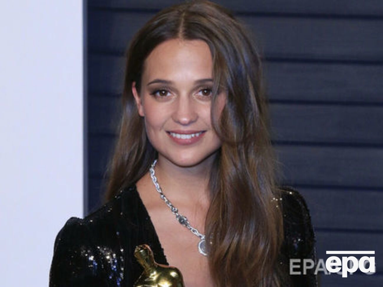 Викандер исполняет роль Лары Крофт