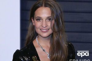 Викандер исполняет роль Лары Крофт