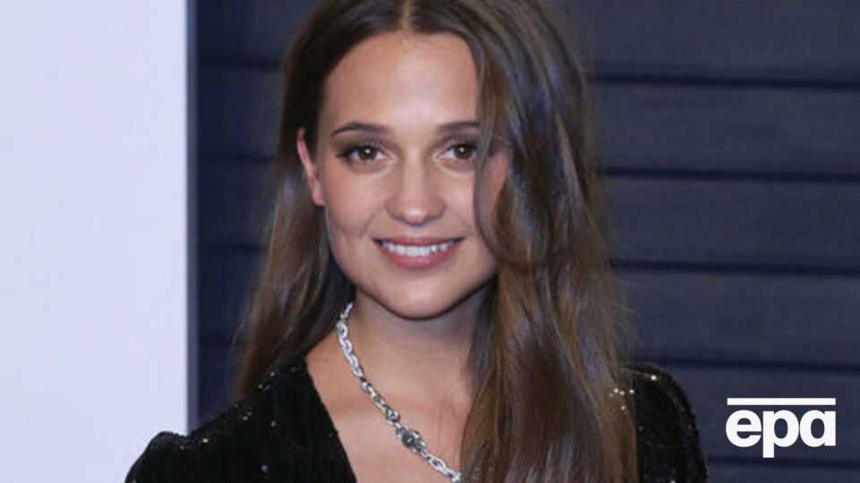 Викандер исполняет роль Лары Крофт