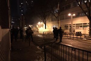 Протестувальники намагалися підпалити поліцейський автомобіль