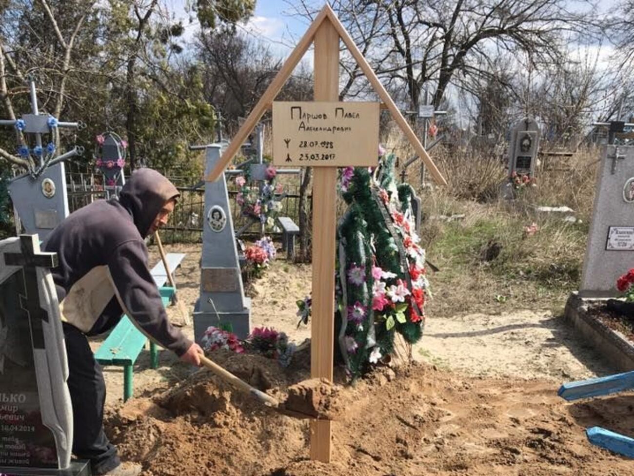 На могиле Паршова нет креста