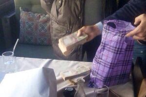 Чиновника затримали в одному зі столичних ресторанів