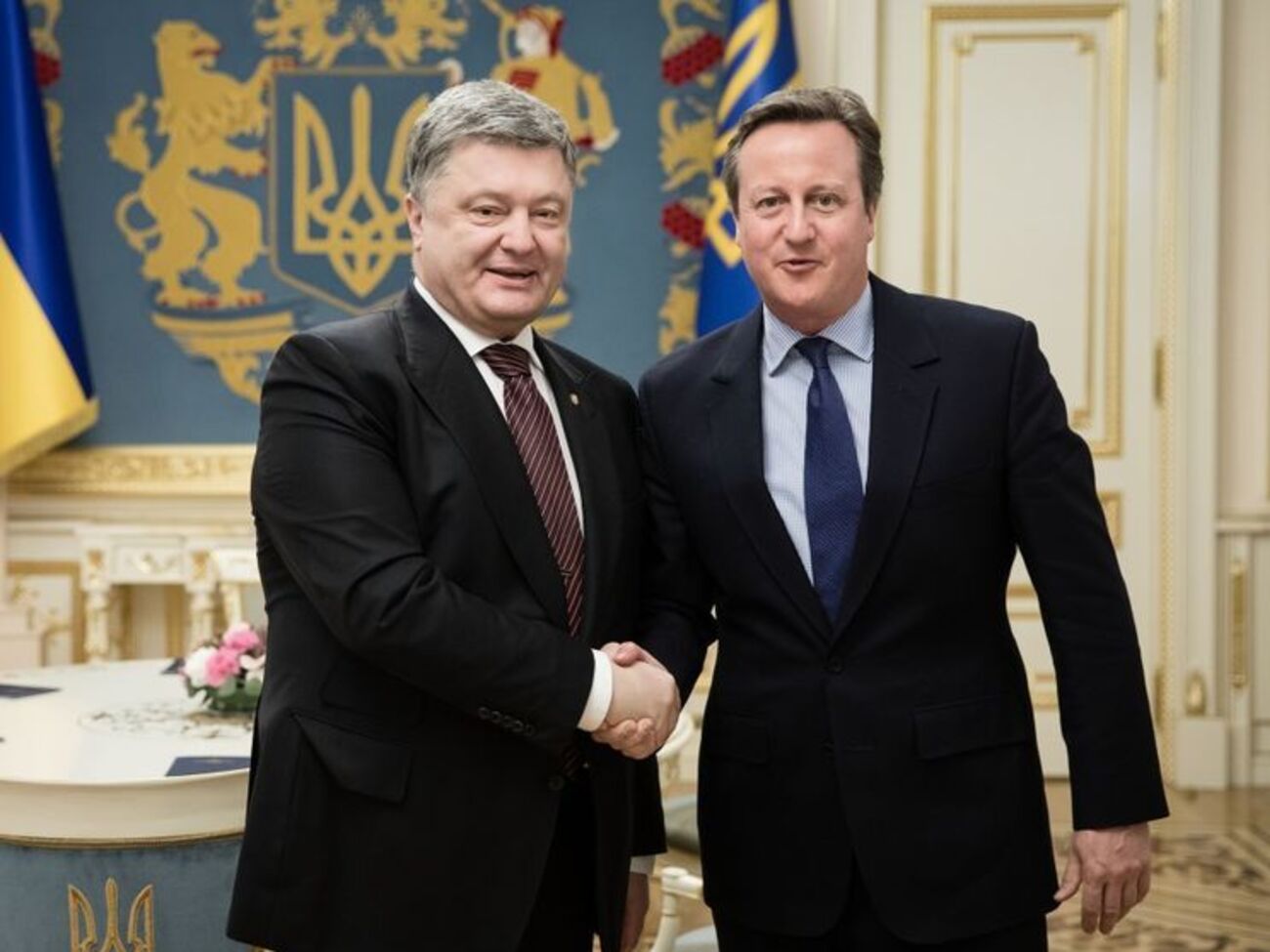 Порошенко подякував Кемерону за його активну позицію в підтримці суверенітету України