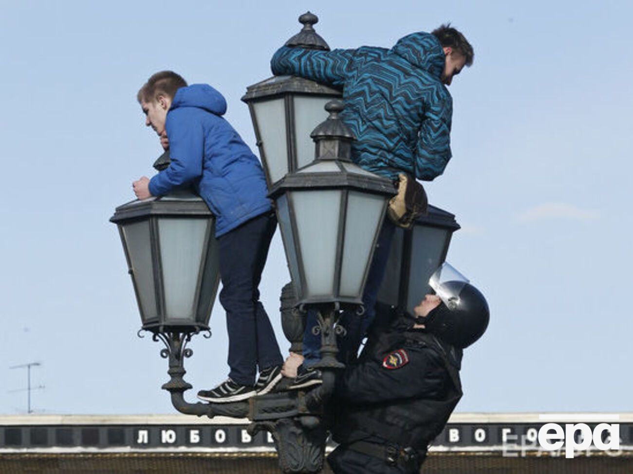 Бабченко: Именно молодежь служит катализатором и запалом событий. Но нигде и никогда еще малолетки не делали сам протест