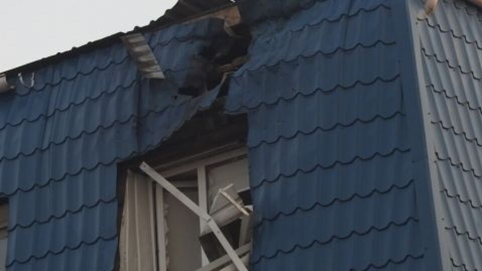 Вероятно, злоумышленники целились в окно последнего этажа, отметили в полиции