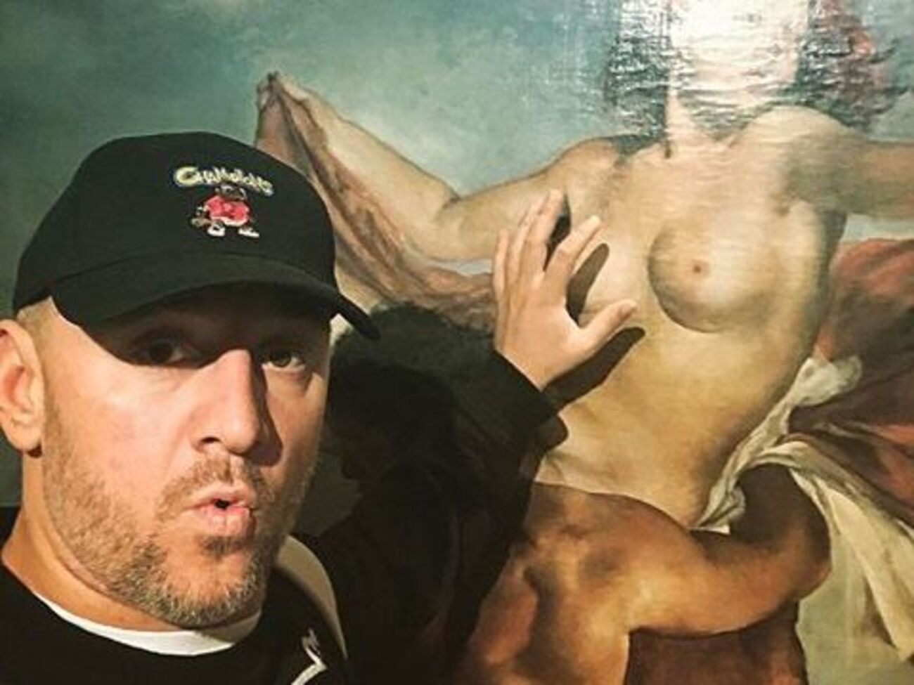 Потап опублікував знімок, для якого позував без верхньої частини одягу