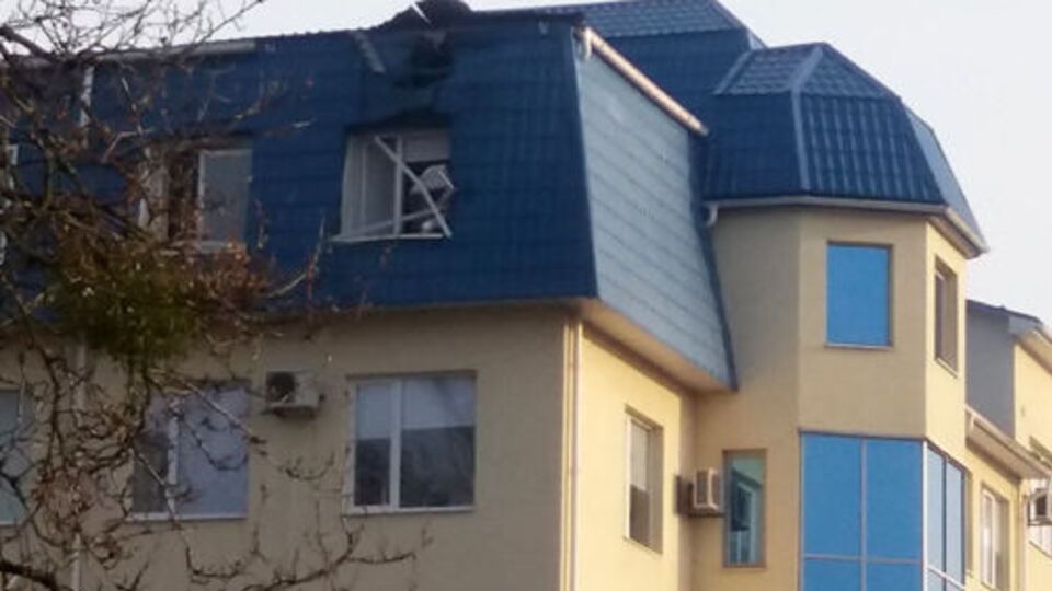 У ніч на 29 березня у Луцьку будівлю Генерального консульства Польщі обстріляли, імовірно, з гранатомета