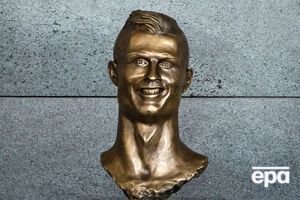 Бюст, который должен изображать Роналду