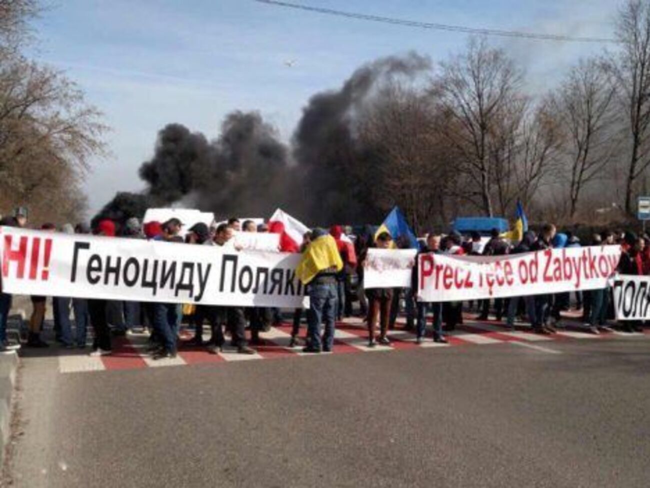 Невідомі намагалися перекрити дорогу біля села Гряда Львівської області
