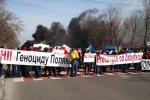 Невідомі намагалися перекрити дорогу біля села Гряда Львівської області