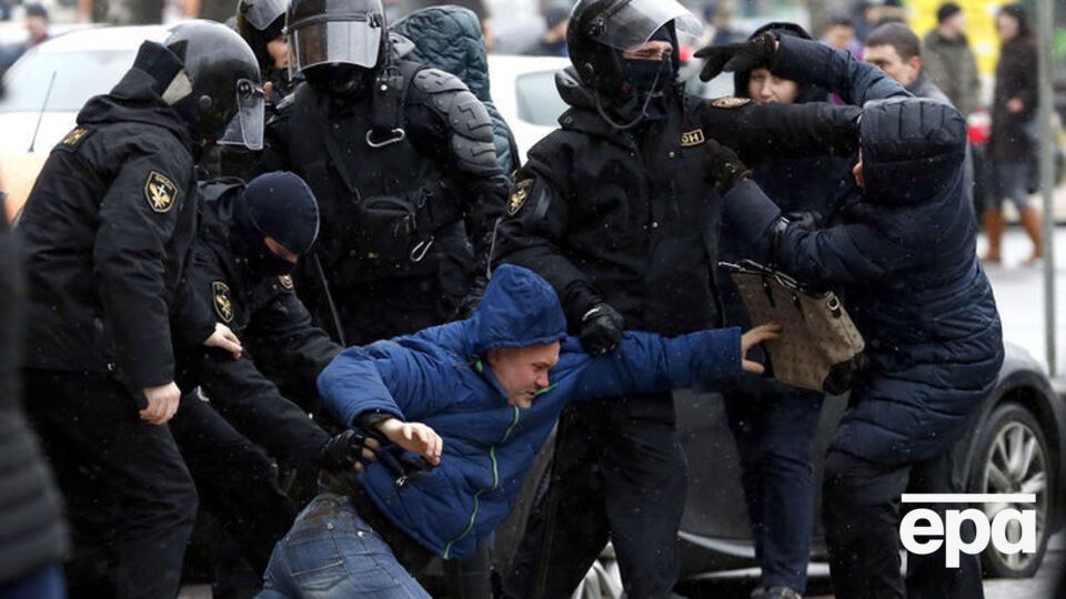 На акції до Дня волі в Мінську затримали майже 700 осіб, але більшість із них відпустили наступного дня без складання протоколу