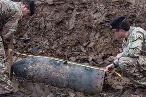 Бомбу знешкоджують військові сапери
