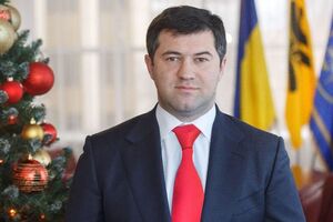 Кабмин временно отстранил Насирова