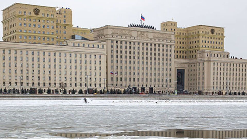 Згідно з повідомленням, Герасимов висловив стурбованість посиленням військової активності НАТО поблизу кордонів РФ