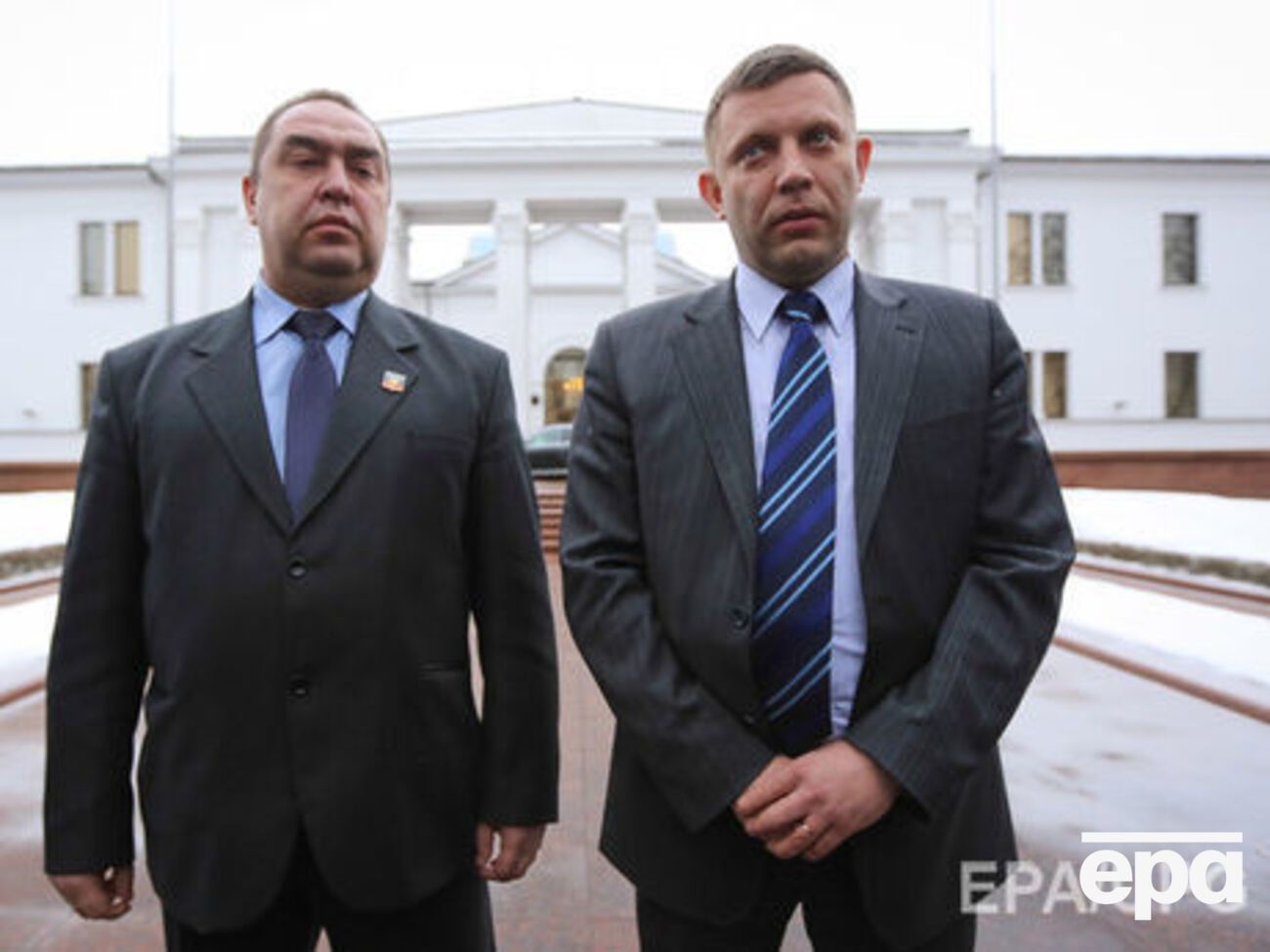 Олександр Захарченко (праворуч) оголосив, що його терористична організація "рубає всі зв'язки з Україною"