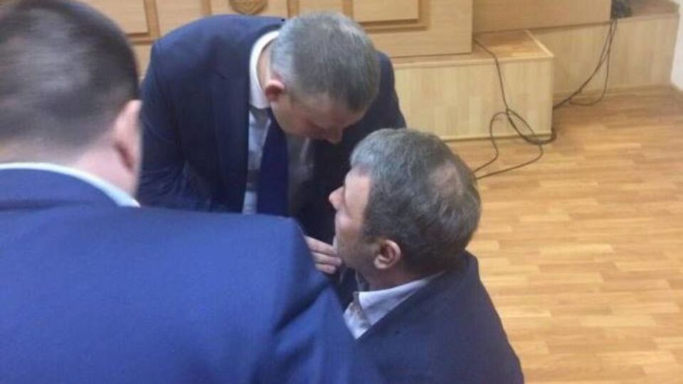 Тарасюк самостійно залишив приміщення суду