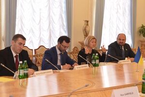 Геращенко: Также говорили о помощи детям, пострадавшим от конфликта