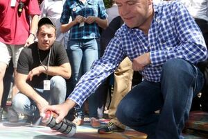 Медведєв у жіночих кросівках Nike Air Max 95 EM Purple/Orange