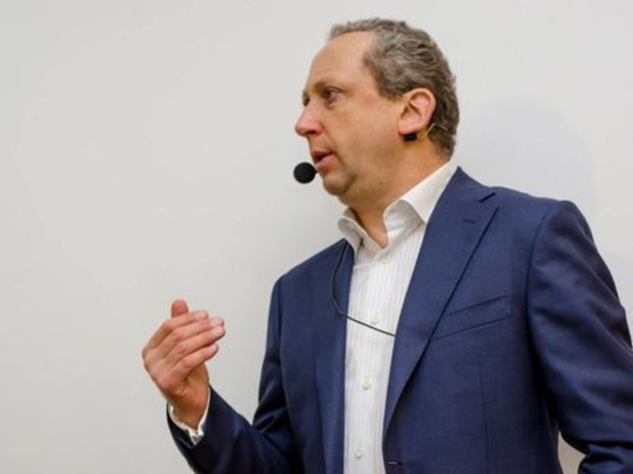 Чи потрібні нам попи у школах, коли Маск випускає електромобілі та запускає космічні кораблі?