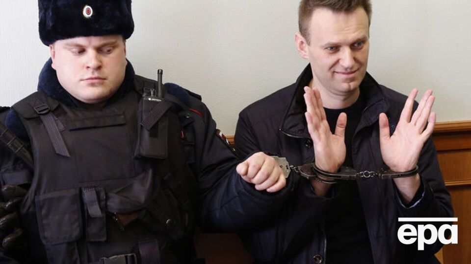 Навальный продолжит отбывать арест