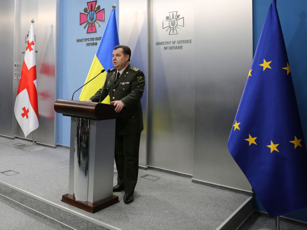 Полторак: Українська армія забезпечена боєприпасами та військовою технікою