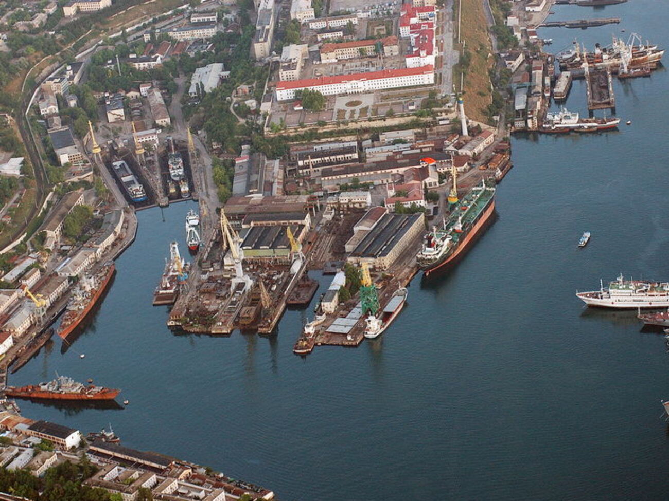 "Севморзавод" находится на юго-западном побережье Крыма