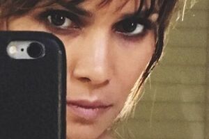 Берри: Так я выгляжу, когда кто-то говорит: "Я сейчас приеду, и у меня есть с собой вкусности!"
