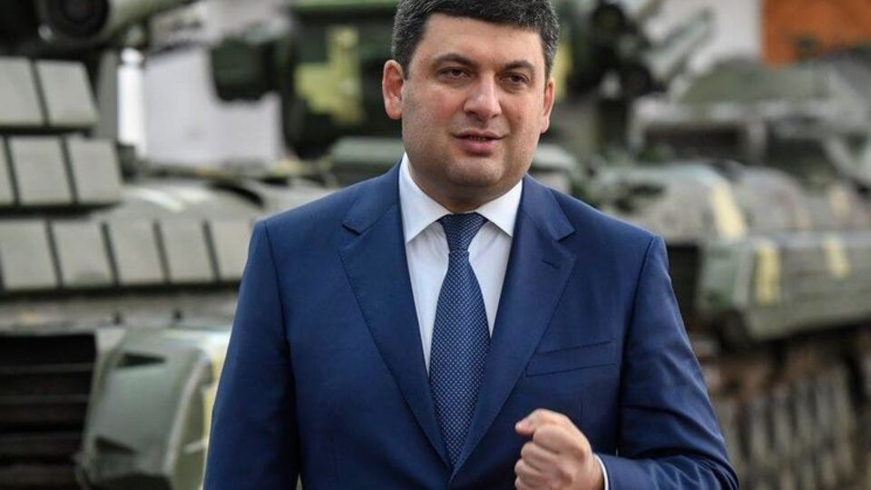 Гройсман заявил, что понимает, как повысить пенсии