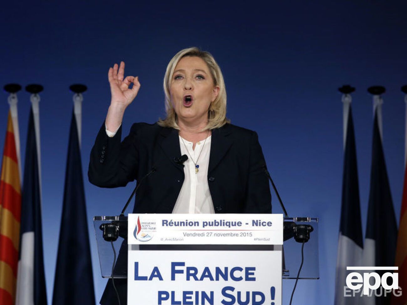 Ле Пен является кандидатом в президента Франции и выступает за выход страны из Европейского Союза