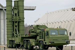 Другий полк зенітних ракетних систем С-400 з'явиться у Криму у другому півріччі