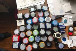 Під час обшуків вилучили фіктивні печатки