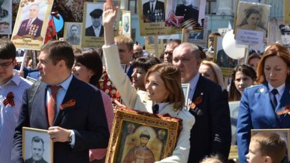 Поклонська приходила з іконою Миколи II 9 травня на акцію "Безсмертний полк", що передбачала ходу з портретами родичів, які воювали