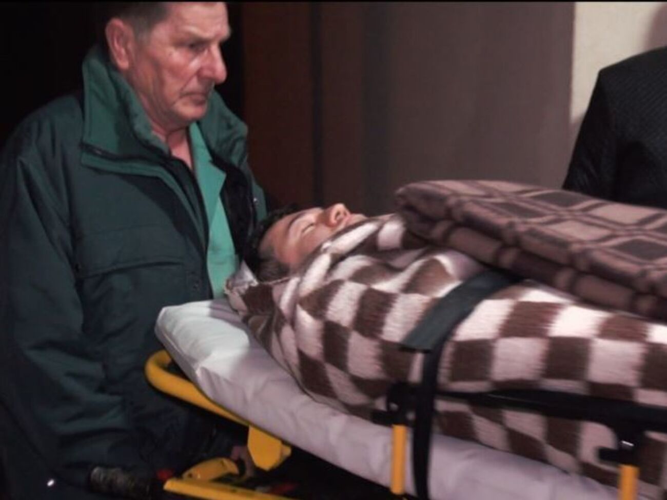 Насірова в кареті швидкої допомоги перевозять до суду