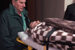 Насірова в кареті швидкої допомоги перевозять до суду