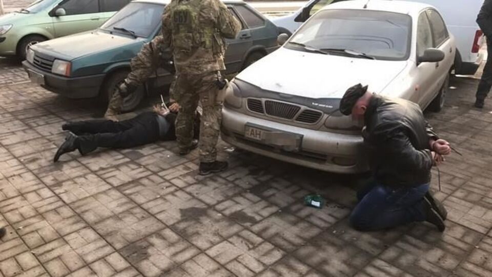 СБУ затримала організатора банди і трьох його спільників під час отримання грошей