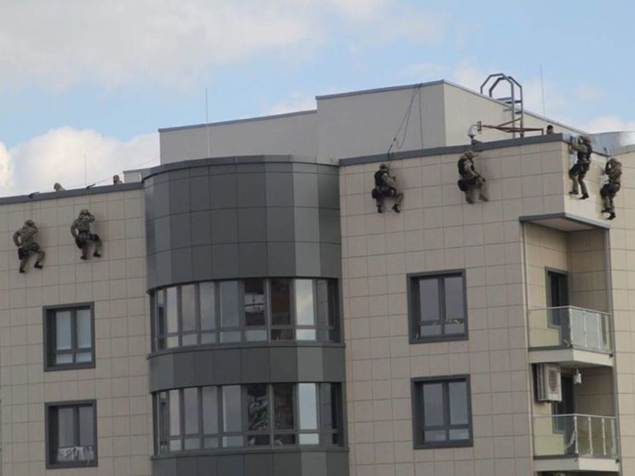 Повітряний спецназ показав свої здібності